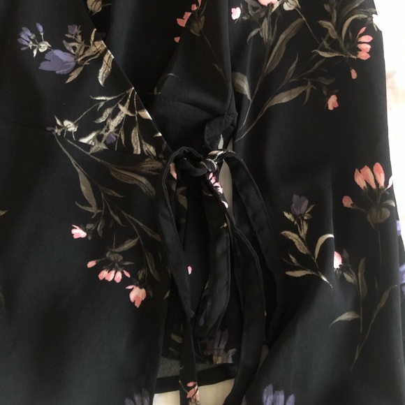 Dynamite Floral Peplum Blouse with Side Ribbon🎀 - Picture 12 of 12